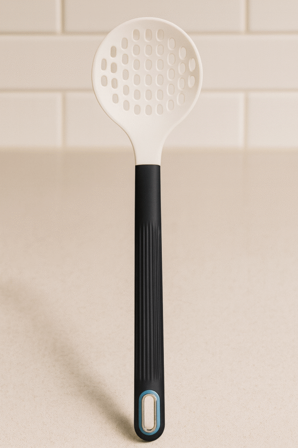 معلقة مخرمة بيد نايلون